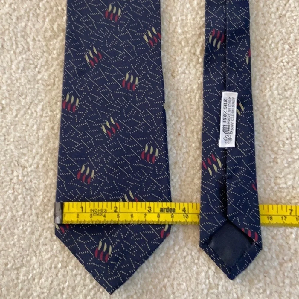 Giorgio Armani silk tie Made in Italy, blue/cream/cranberry color 9 cm